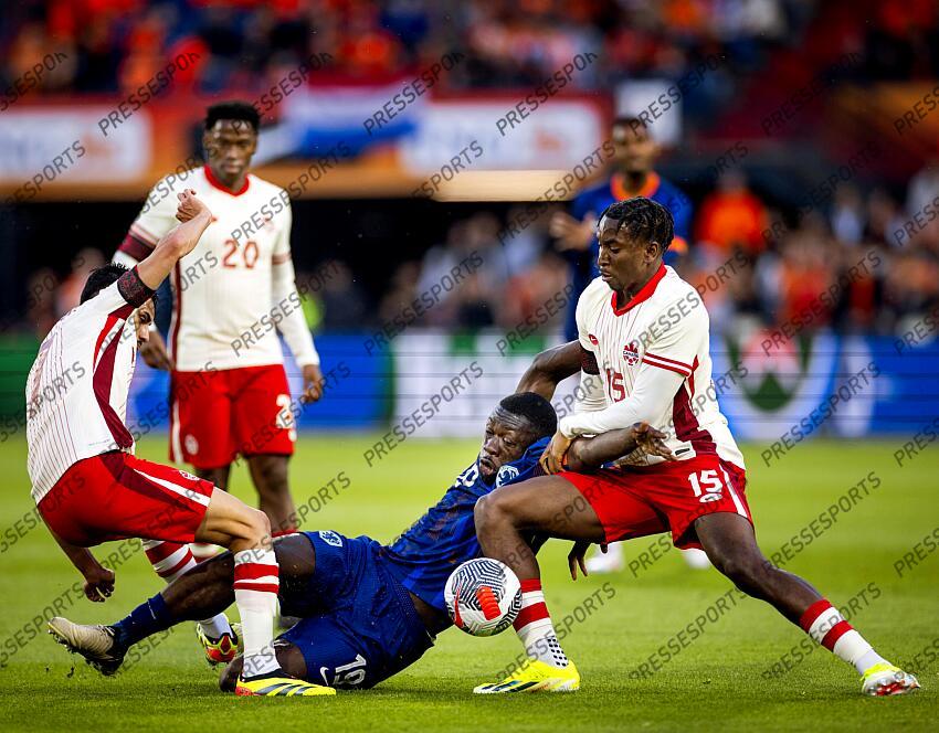 ROTTERDAM - (l-r) Stephen Eustaquio of Canada, Brian Brobbey of Holland, Moise Bombito of Canada during the friendly Interland match between the Netherlands and Canada at Feyenoord Stadium de Kuip on June 6, 2024 in Rotterdam, Netherlands. ANP KOEN VAN WEEL PAYS-BAS-CANADA (4-0) 