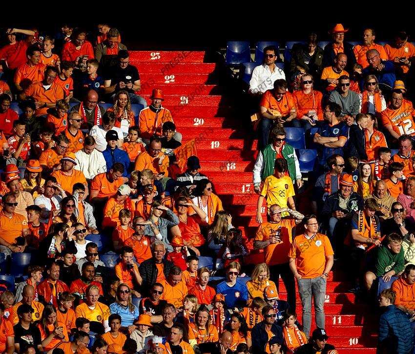 ROTTERDAM - The Oranje legion during the friendly Interland match between the Netherlands and Canada in Feyenoord Stadium de Kuip on June 6, 2024 in Rotterdam, the Netherlands. ANP KOEN VAN WEEL PAYS-BAS-CANADA (4-0) 