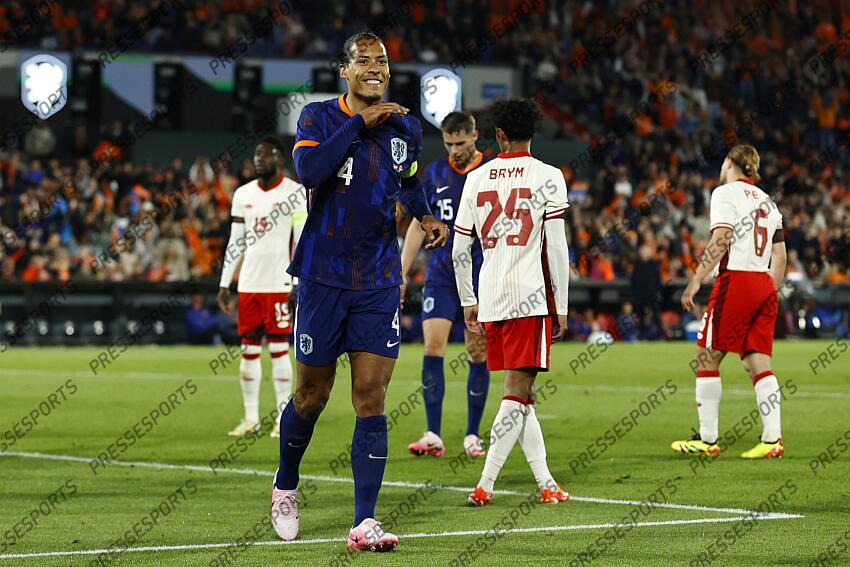 ROTTERDAM - Virgil van Dijk of Holland celebrates the 4-0 during the friendly Interland match between the Netherlands and Canada at Feyenoord Stadium de Kuip on June 6, 2024 in Rotterdam, Netherlands. ANP MAURICE VAN STEEN PAYS-BAS-CANADA (4-0) 