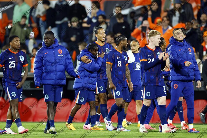 ROTTERDAM - (l-r) Steven Bergwijn of Holland, Brian Brobbey of Holland, Jeremie Frimpong of Holland, Virgil van Dijk of Holland, Georginio Wijnaldum of Holland, Jerdy Schouten of Holland, Holland goalkeeper Justin Bijlow after the friendly Interland match between the Netherlands and Canada at Feyenoord Stadium de Kuip on June 6, 2024 in Rotterdam, Netherlands. ANP KOEN VAN WEEL PAYS-BAS-CANADA (4-0) 