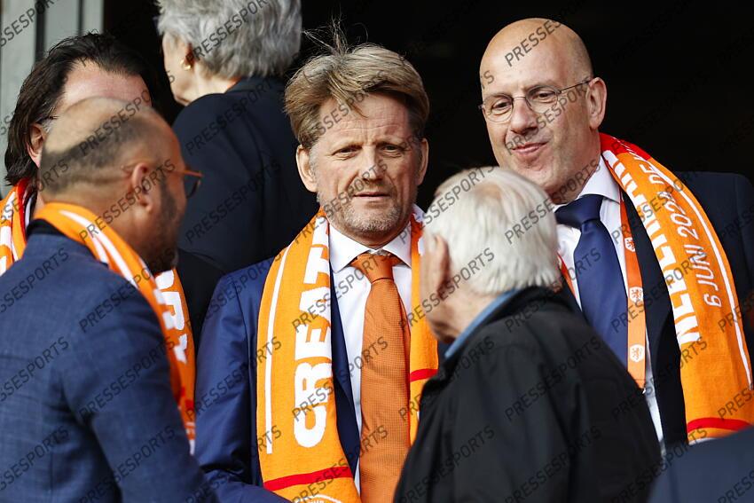 ROTTERDAM - (l-r) Pieter-Christiaan Michiel Prins van Oranje-Nassau, van Vollenhoven, KNVB secretary general Gijs de Jong in the stands during the friendly Interland match between the Netherlands and Canada in Feyenoord Stadium de Kuip on June 6, 2024 in Rotterdam, the Netherlands. ANP MAURICE VAN STEEN PAYS-BAS-CANADA (4-0) 