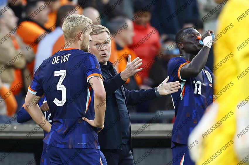 ROTTERDAM - (l-r) Matthijs De Ligt of Holland, Holland coach Ronald Koeman, Brian Brobbey of Holland during the friendly Interland match between the Netherlands and Canada at Feyenoord Stadium de Kuip on June 6, 2024 in Rotterdam, Netherlands. ANP MAURICE VAN STEEN PAYS-BAS-CANADA (4-0) 