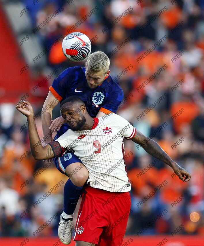 ROTTERDAM - (l-r) Matthijs De Ligt of Holland, Cyle Larin of Canada during the friendly Interland match between the Netherlands and Canada at Feyenoord Stadium de Kuip on June 6, 2024 in Rotterdam, Netherlands. ANP KOEN VAN WEEL PAYS-BAS-CANADA (4-0) 