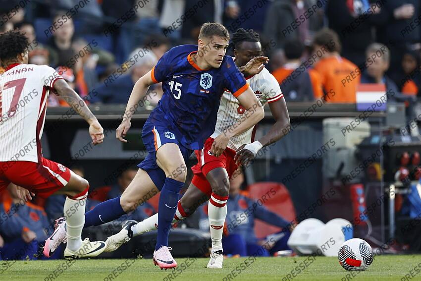 ROTTERDAM - (l-r) Tajon Buchanan of Canada, Micky van de Ven of Holland, Ismael Kone of Canada during the friendly Interland match between the Netherlands and Canada at Feyenoord Stadium de Kuip on June 6, 2024 in Rotterdam, Netherlands. ANP MAURICE VAN STEEN PAYS-BAS-CANADA (4-0) 