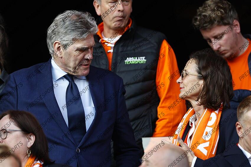 ROTTERDAM - (l-r) KNVB chairman Frank Paauw, KNVB general director Marianne van Leeuwen in the stands during the friendly Interland match between the Netherlands and Canada in Feyenoord Stadium de Kuip on June 6, 2024 in Rotterdam, the Netherlands. ANP MAURICE VAN STEEN PAYS-BAS-CANADA (4-0) 