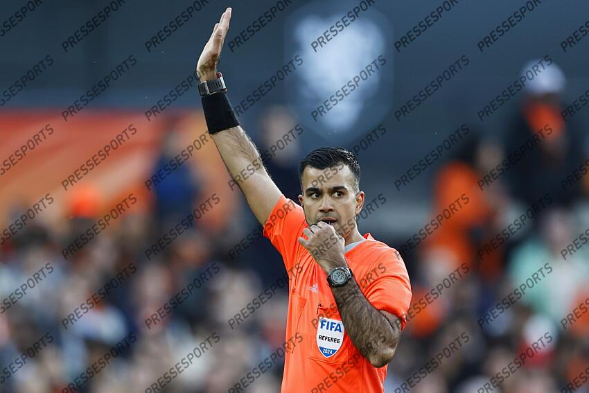 ROTTERDAM - Referee Rohit Saggi during the friendly Interland match between the Netherlands and Canada at Feyenoord Stadium de Kuip on June 6, 2024 in Rotterdam, the Netherlands. ANP MAURICE VAN STEEN PAYS-BAS-CANADA (4-0) 
