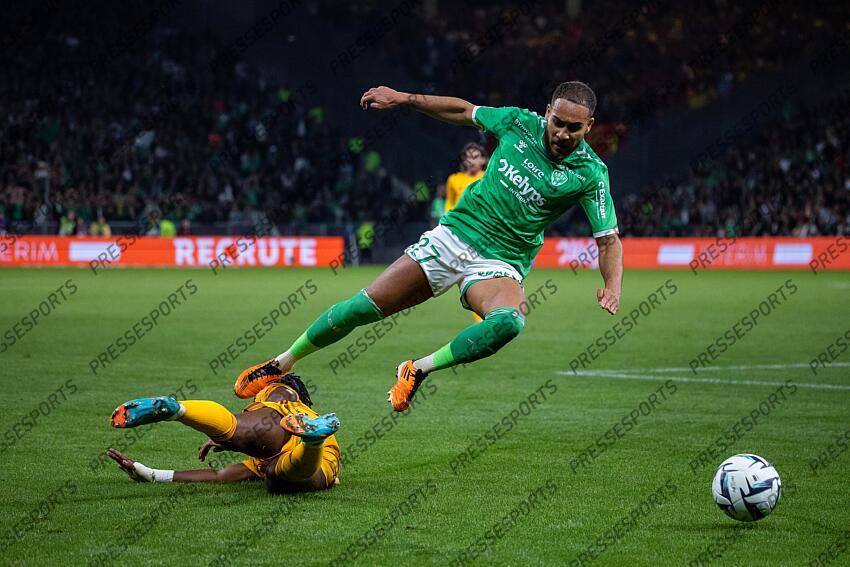 Foot - Ligue 2 (Play-offs) - ASSE - Rodez - Yvann Maçon repris par Raphael Lipinski ST ETIENNE-RODEZ (2-0) 
