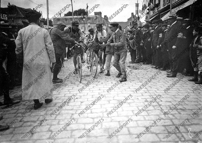 lapize (octave) fonds n/b parution livre TDF 1910 Colorisation à venir. tome 1 