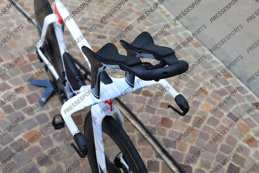 MAGAZINE GROUPAMA FDJ guidon du velo de CLM contre la montre Wilier Triestina de kung (stefan) - (sui) - 