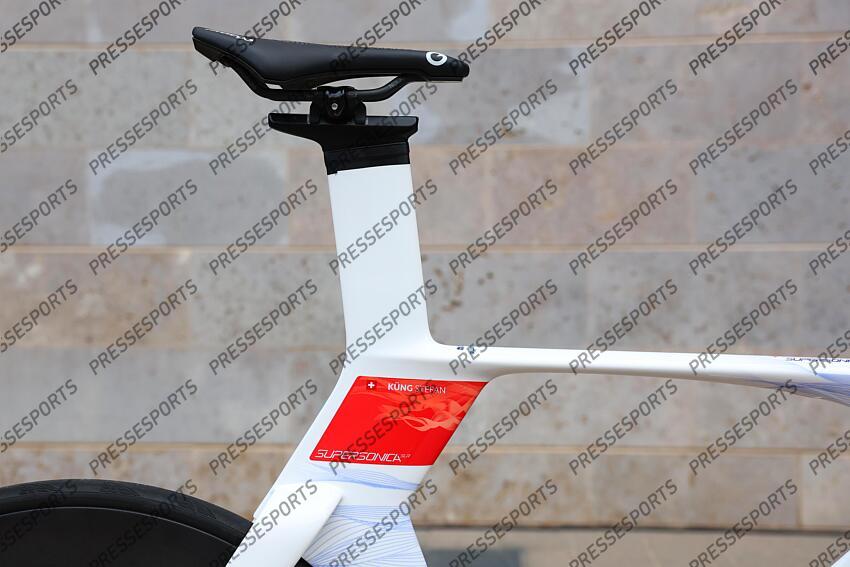 MAGAZINE GROUPAMA FDJ selle et cadre du velo de CLM contre la montre Wilier Triestina de kung (stefan) - (sui) - 