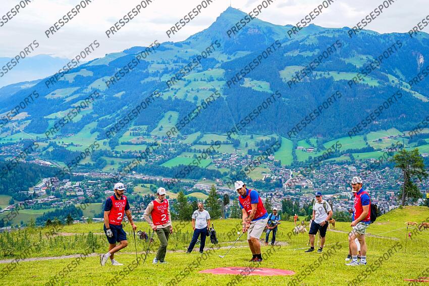 AUTRICHE, KITZBUHEL 27 JUIN: Clement Noel of Team France, Cyprien Sarrazin of Team France, Johan Clarey of Team France, Linus Strasser of Team Germany durant une partie de golf sur la Streif, piste mythique de descente de Kitzbuhel le 27 juin 2024, en Autriche. (Photo by Michel Cottin/Agence Zoom) GOLF SUR LA STREIF 