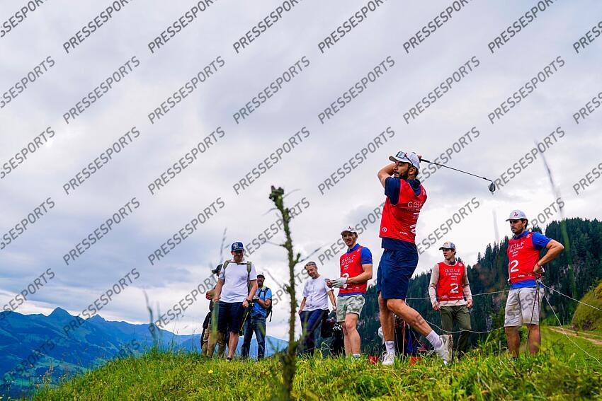 AUTRICHE, KITZBUHEL 27 JUIN: Clement Noel of Team France, Cyprien Sarrazin of Team France, Johan Clarey of Team France, Linus Strasser of Team Germany durant une partie de golf sur la Streif, piste mythique de descente de Kitzbuhel le 27 juin 2024, en Autriche. (Photo by Michel Cottin/Agence Zoom) GOLF SUR LA STREIF 