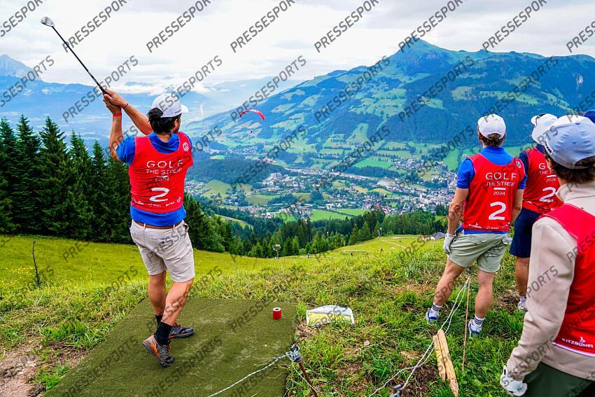 AUTRICHE, KITZBUHEL 27 JUIN: Cyprien Sarrazin of Team France, Clement Noel of Team France, Johan Clarey of Team France, Linus Strasser of Team Germany durant une partie de golf sur la Streif, piste mythique de descente de Kitzbuhel le 27 juin 2024, en Autriche. (Photo by Michel Cottin/Agence Zoom) GOLF SUR LA STREIF 