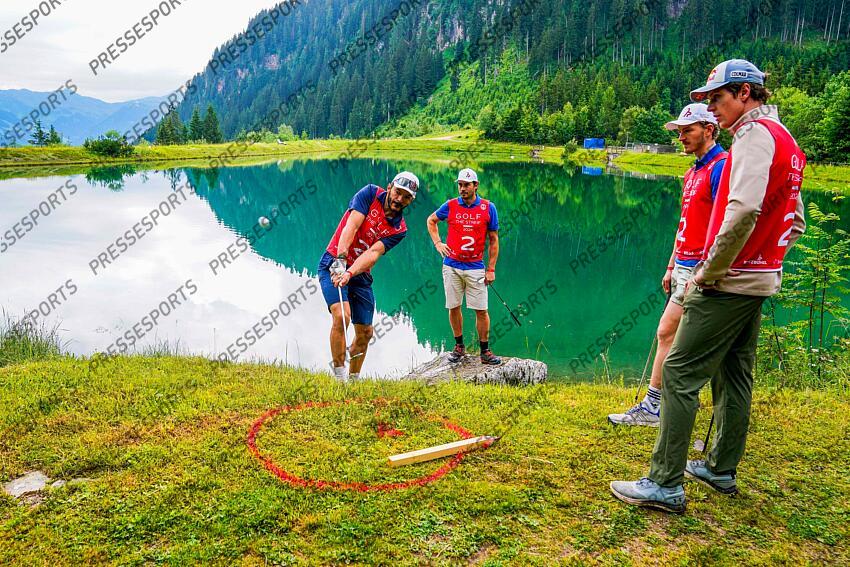 AUTRICHE, KITZBUHEL 27 JUIN: Clement Noel of Team France, Cyprien Sarrazin of Team France, Johan Clarey of Team France, Linus Strasser of Team Germany durant une partie de golf sur la Streif, piste mythique de descente de Kitzbuhel le 27 juin 2024, en Autriche. (Photo by Michel Cottin/Agence Zoom) GOLF SUR LA STREIF 
