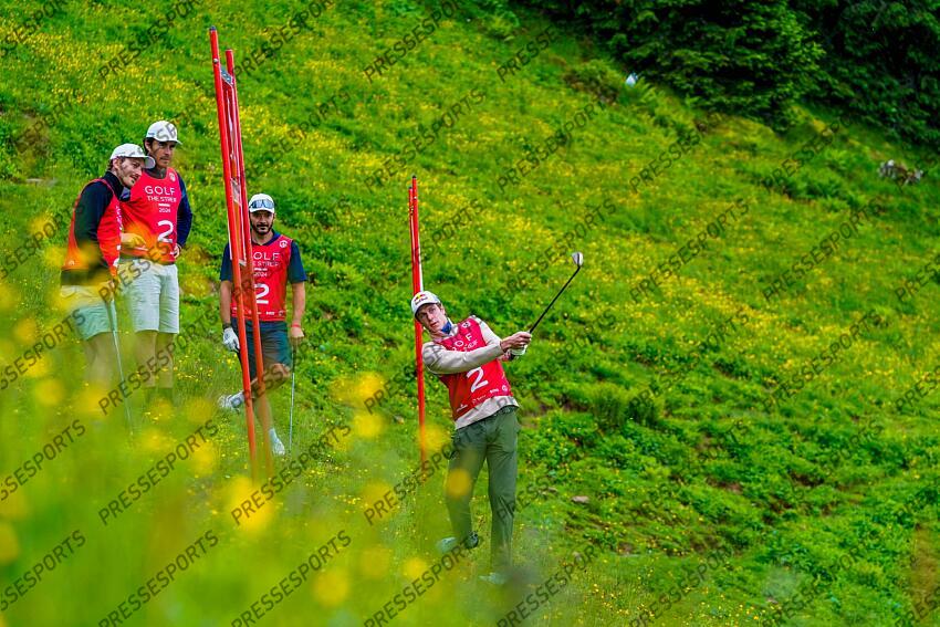 AUTRICHE, KITZBUHEL 27 JUIN: Clement Noel of Team France, Cyprien Sarrazin of Team France, Johan Clarey of Team France, Linus Strasser of Team Germany durant une partie de golf sur la Streif, piste mythique de descente de Kitzbuhel le 27 juin 2024, en Autriche. (Photo by Michel Cottin/Agence Zoom) GOLF SUR LA STREIF 