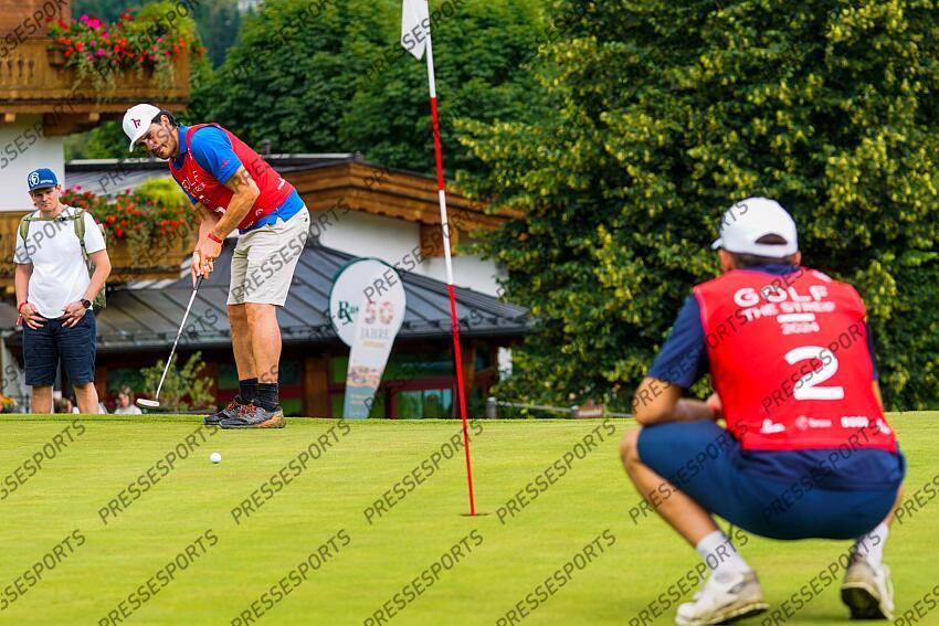 AUTRICHE, KITZBUHEL 27 JUIN: Johan Clarey of Team France, Cyprien Sarrazin of Team France durant une partie de golf sur la Streif, piste mythique de descente de Kitzbuhel le 27 juin 2024, en Autriche. (Photo by Michel Cottin/Agence Zoom) GOLF SUR LA STREIF 