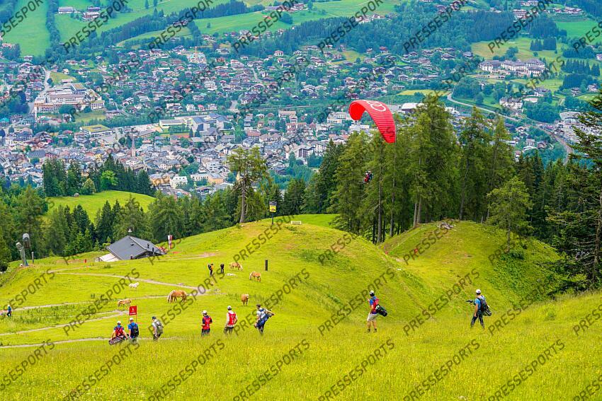 AUTRICHE, KITZBUHEL 27 JUIN: Clement Noel of Team France, Cyprien Sarrazin of Team France, Johan Clarey of Team France, Linus Strasser of Team Germany durant une partie de golf sur la Streif, piste mythique de descente de Kitzbuhel le 27 juin 2024, en Autriche. (Photo by Michel Cottin/Agence Zoom) GOLF SUR LA STREIF 