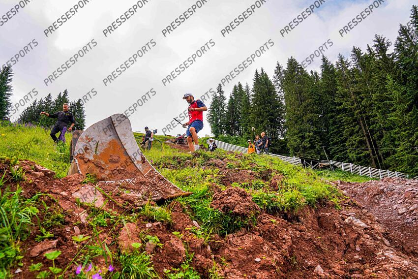 AUTRICHE, KITZBUHEL 27 JUIN: Cyprien Sarrazin of Team France durant une partie de golf sur la Streif, piste mythique de descente de Kitzbuhel le 27 juin 2024, en Autriche. (Photo by Michel Cottin/Agence Zoom) GOLF SUR LA STREIF 