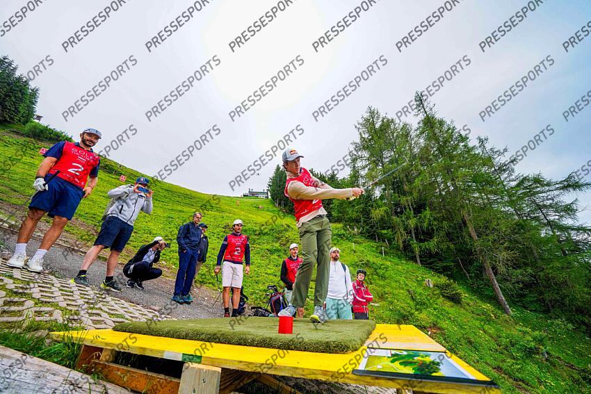AUTRICHE, KITZBUHEL 27 JUIN: Clement Noel of Team France, Cyprien Sarrazin of Team France, Johan Clarey of Team France, Linus Strasser of Team Germany durant une partie de golf sur la Streif, piste mythique de descente de Kitzbuhel le 27 juin 2024, en Autriche. (Photo by Michel Cottin/Agence Zoom) GOLF SUR LA STREIF 