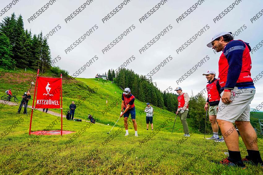 AUTRICHE, KITZBUHEL 27 JUIN: Clement Noel of Team France, Cyprien Sarrazin of Team France, Johan Clarey of Team France, Linus Strasser of Team Germany durant une partie de golf sur la Streif, piste mythique de descente de Kitzbuhel le 27 juin 2024, en Autriche. (Photo by Michel Cottin/Agence Zoom) GOLF SUR LA STREIF 