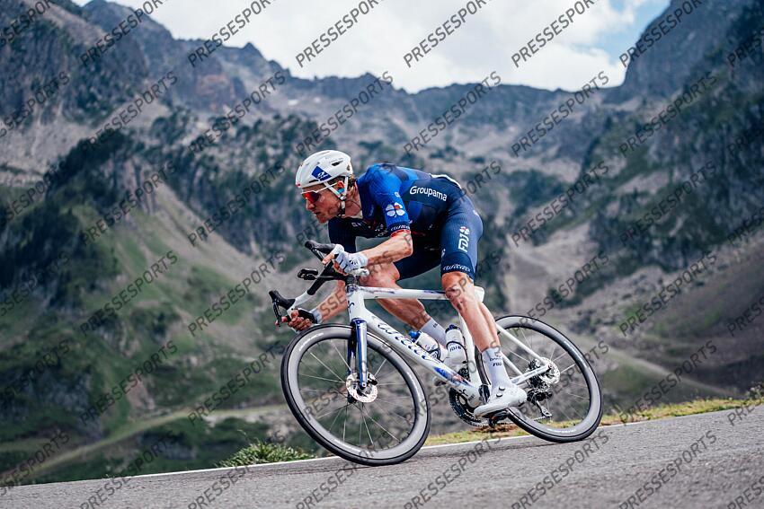 Picture by Zac Williams/SWpix.com - 13/07/2024 - Cycling - 2024 Tour de France - Stage 14 Pau - Saint-Lary-Soulan Pla D'Adet, France - Stefan Kung, Groupama FDJ, descends the Col du Tourmalet. PAU/ST LARY SOULAN PLA D'ADET 