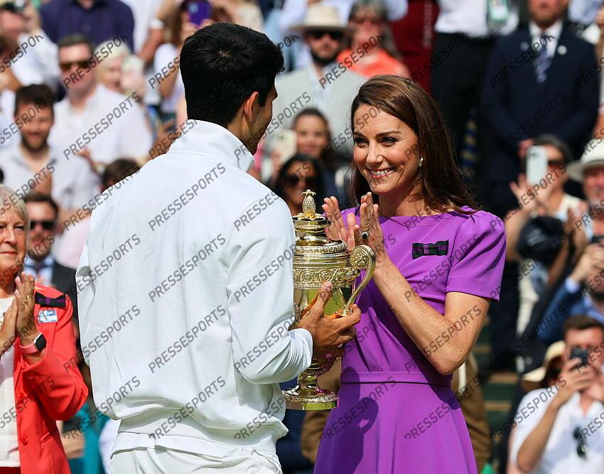 Prinzessin Kate mit Sieger Carlos Alcaraz (Spanien) London, 14.07.2024, Tennis, Wimbledon 2024, Herren Einzel, Finale ALCARAZ/DJOKOVIC 