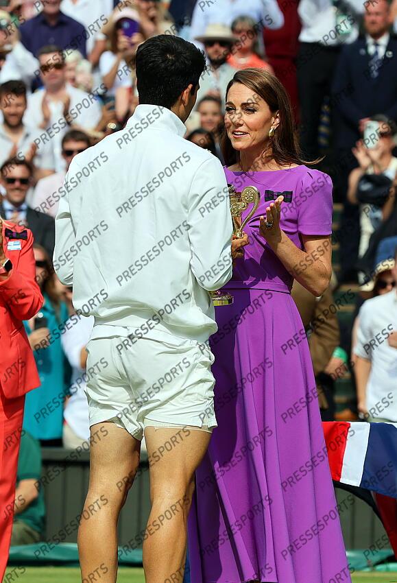 Prinzessin Kate mit Sieger Carlos Alcaraz (Spanien) London, 14.07.2024, Tennis, Wimbledon 2024, Herren Einzel, Finale ALCARAZ/DJOKOVIC 