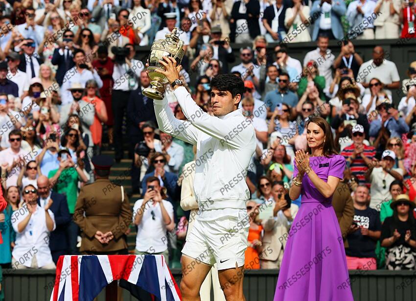 v.l. Sieger Carlos Alcaraz (Spanien), Prinzessin Kate London, 14.07.2024, Tennis, Wimbledon 2024, Herren Einzel, Finale ALCARAZ/DJOKOVIC 