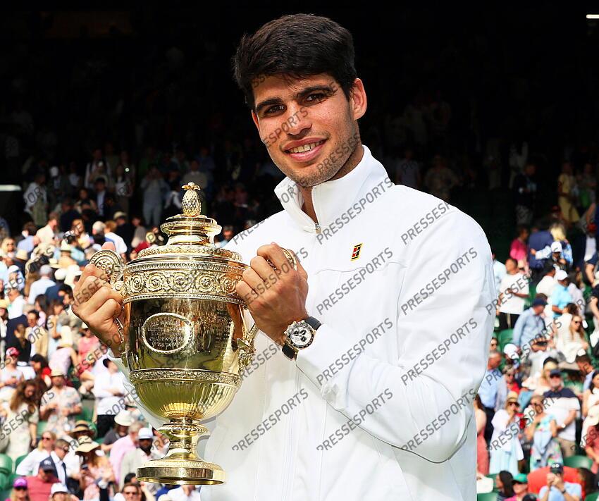 Sieger Carlos Alcaraz (Spanien) London, 14.07.2024, Tennis, Wimbledon 2024, Herren Einzel, Finale ALCARAZ/DJOKOVIC 