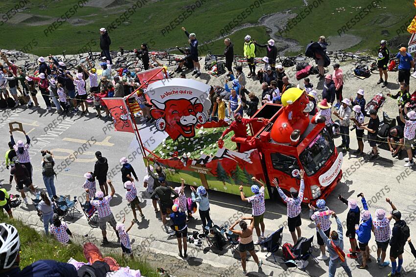 TOUR DE FRANCE / ETAPE 14 / 13-07-2024 / PAU - ST LARY PLAT D'ADET / PHOTO BRUNO BADE / COL DU TOURMALET / LA CARAVANE PUBLICITAIRE / PAU/ST LARY SOULAN PLA D'ADET 