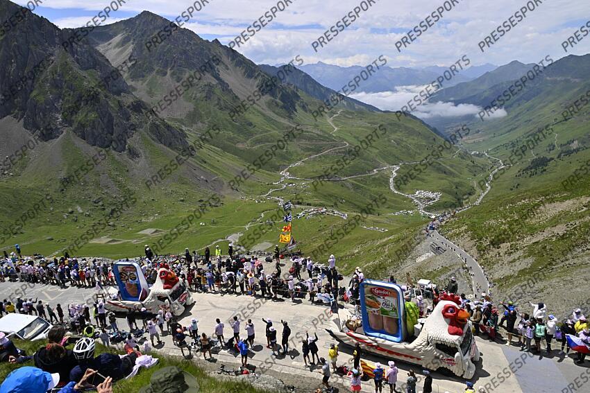 TOUR DE FRANCE / ETAPE 14 / 13-07-2024 / PAU - ST LARY PLAT D'ADET / PHOTO BRUNO BADE / COL DU TOURMALET / LA CARAVANE PUBLICITAIRE / PAU/ST LARY SOULAN PLA D'ADET 