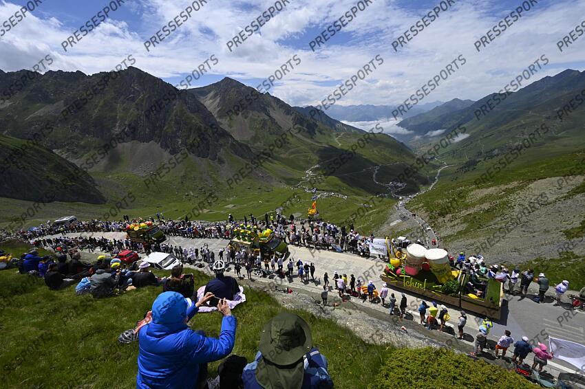 TOUR DE FRANCE / ETAPE 14 / 13-07-2024 / PAU - ST LARY PLAT D'ADET / PHOTO BRUNO BADE / COL DU TOURMALET / LA CARAVANE PUBLICITAIRE / PAU/ST LARY SOULAN PLA D'ADET 