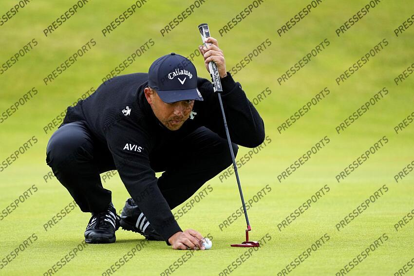 Jul 21, 2024; Ayrshire, SCT; Xander Schauffele lines up his putt on the 15th green during the final round of the Open Championship golf tournament at Royal Troon. Mandatory Credit: Jack Gruber-USA TODAY Sports PGA: The Open Championship - Final Round 