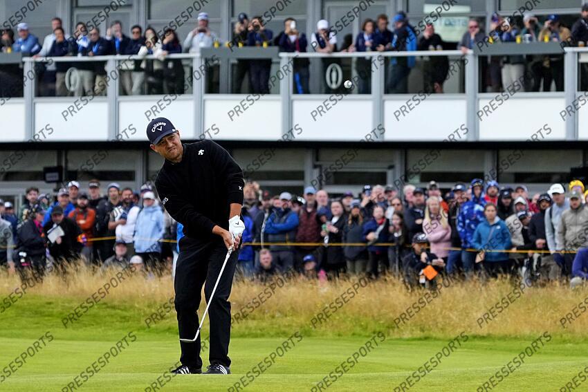 Jul 21, 2024; Ayrshire, SCT; Xander Schauffele chips to the 16th green during the final round of the Open Championship golf tournament at Royal Troon. Mandatory Credit: Jack Gruber-USA TODAY Sports PGA: The Open Championship - Final Round 