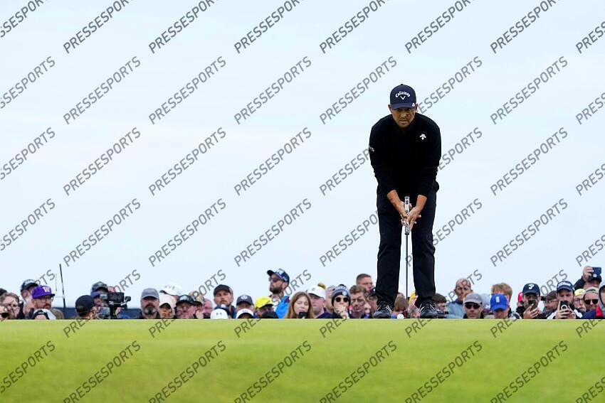 Jul 21, 2024; Ayrshire, SCT; Xander Schauffele lines up his putt on the 17th green during the final round of the Open Championship golf tournament at Royal Troon. Mandatory Credit: Jack Gruber-USA TODAY Sports PGA: The Open Championship - Final Round 