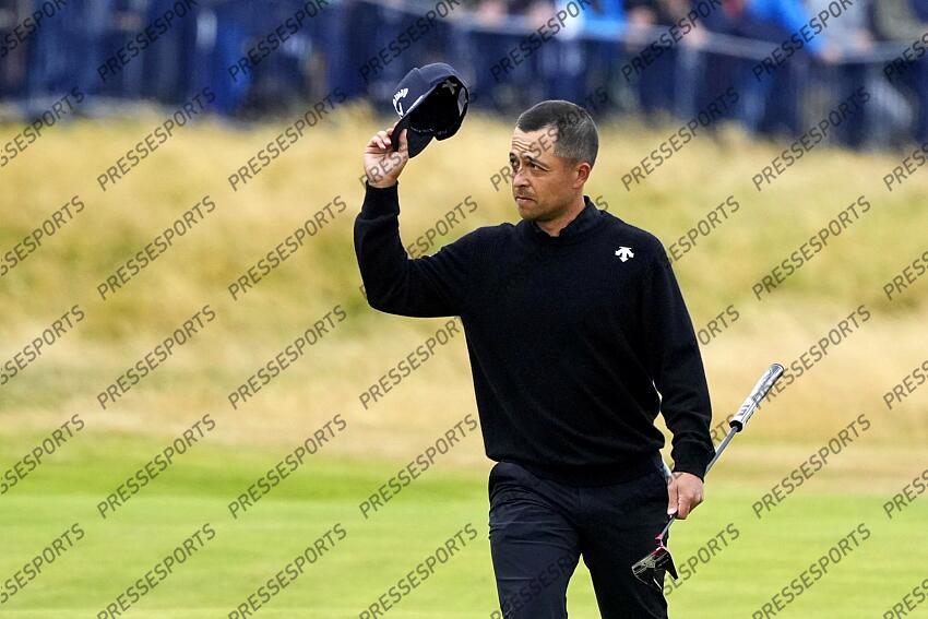 Jul 21, 2024; Ayrshire, SCT; Xander Schauffele waves to the gallery as he walks to the 18th green during the final round of the Open Championship golf tournament at Royal Troon. Mandatory Credit: Jack Gruber-USA TODAY Sports PGA: The Open Championship - Final Round 