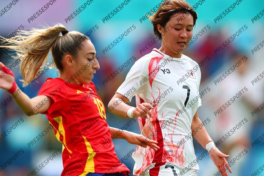 (L to R) Carmona Olga (ESP), Hinata Miyazawa (JPN), JULY 25, 2024 - Football/Soccer : Women's Group C match between Japan 1-2 Spain during the Paris 2024 Olympic Games at La Beaujoire Stadium in Nantes, France. (Photo by Naoki Morita/AFLO SPORT) ESPAGNE FEM-JAPON FEM (2-1) 