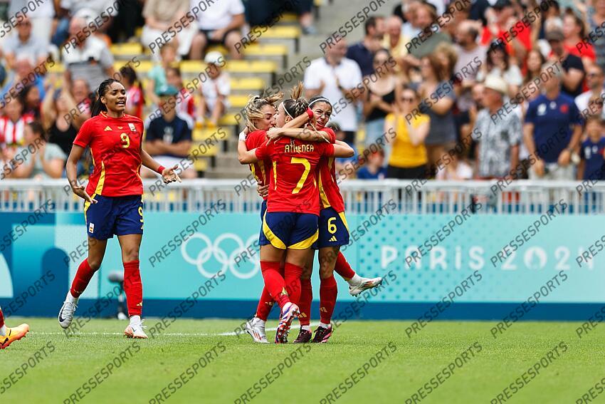 Spain team group (ESP), JULY 25, 2024 - Football / Soccer : Spain team group celebrate after Bonmati's goal during Paris 2024 Olympic Games Women's football Group C match between Spain 2-1 Japan at the Stade de la Beaujoire in Nantes, France. (Photo by Mutsu Kawamori/AFLO) ESPAGNE FEM-JAPON FEM (2-1) 