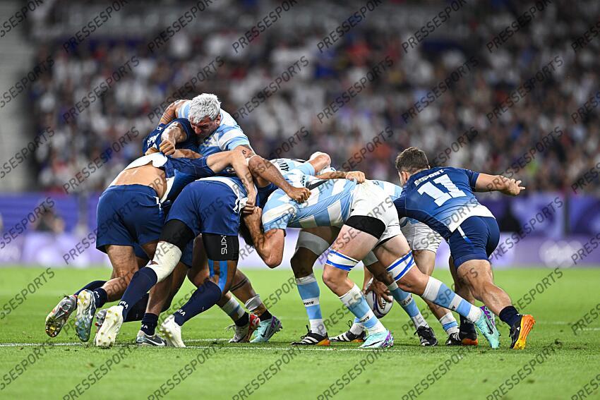 Antoine Dupont during a scrum during the Olympic Games Rugby Seven men’s match between France v Argentina at Stade de France in Saint-Denis near Paris, France on July 25, 2024. SOIREE 25 JUILLET 
