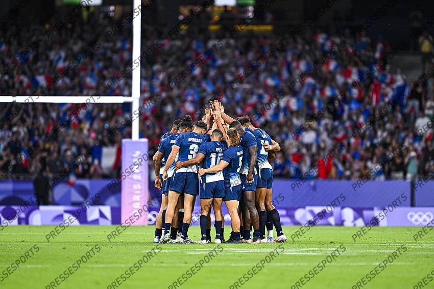 Rayan Rebbadj Nelson Epee Antoine Dupont and French team in group during the Olympic Games Rugby Seven men’s match between France v Argentina at Stade de France in Saint-Denis near Paris, France on July 25, 2024. SOIREE 25 JUILLET 