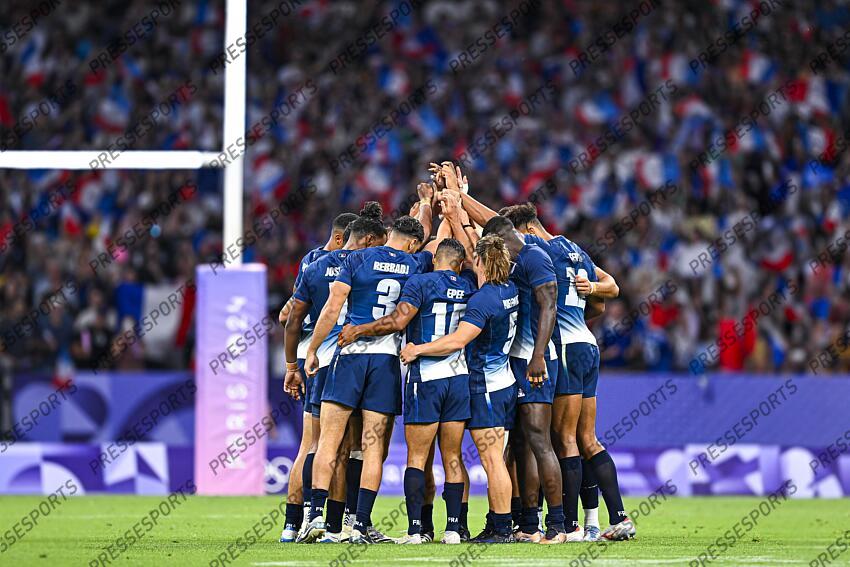Rayan Rebbadj Nelson Epee Antoine Dupont and French team in group during the Olympic Games Rugby Seven men’s match between France v Argentina at Stade de France in Saint-Denis near Paris, France on July 25, 2024. SOIREE 25 JUILLET 