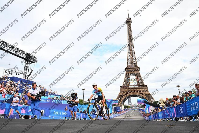 PARIS, FRANCE - AUGUST 03 : Evenepoel Remco (BEL) Cycling - Road - Road Race (Male) celebrating his victory under the Eiffel Tower pictured during Men's road race on day 7 of the XXXIII Paris 2024 Summer Olympic Games on August 3, 2024 in Paris, France, 03/08/2024 ( Photo by Vincent Kalut / Photonews Tour Eiffel ROUTE HOMMES 