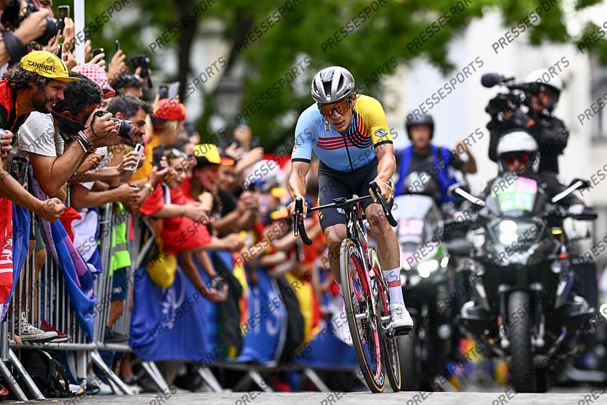 PARIS, FRANCE - AUGUST 03 : Evenepoel Remco (BEL) Cycling - Road - Road Race (Male) in action pictured during Men's road race on day 7 of the XXXIII Paris 2024 Summer Olympic Games on August 3, 2024 in Paris, France, 03/08/2024 ( Photo by Gregory Van Gansen / Photonews ROUTE HOMMES 