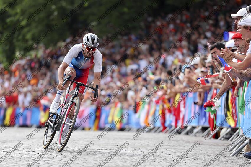 Paris 2024 Olympic Games - Men's Road Race - Paris - Paris 272,1 km - Trocadero - 03/08/2024 - Sacre Coeur - Julian Alaphilippe (France) - photo Patrick Pichon/SprintCyclingAgency©2024 ROUTE HOMMES 