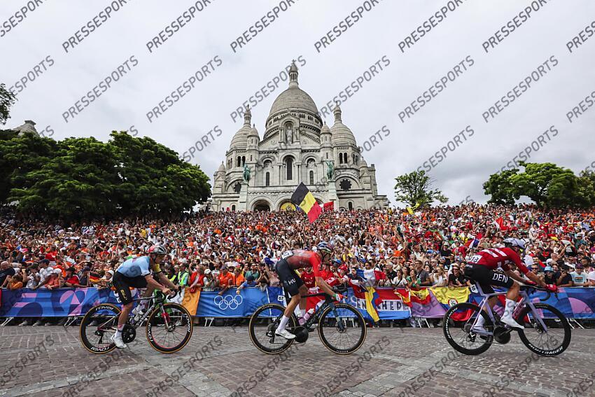 Paris 2024 Olympic Games - Men's Road Race - Paris - Paris 272,1 km - Trocadero - 03/08/2024 - Sacre Coeur - Mads Pedersen (Denmark) - Attila Valter (Hungary) - Remco Evenepoel (Belgium) - photo Patrick Pichon/SprintCyclingAgency©2024 ROUTE HOMMES 