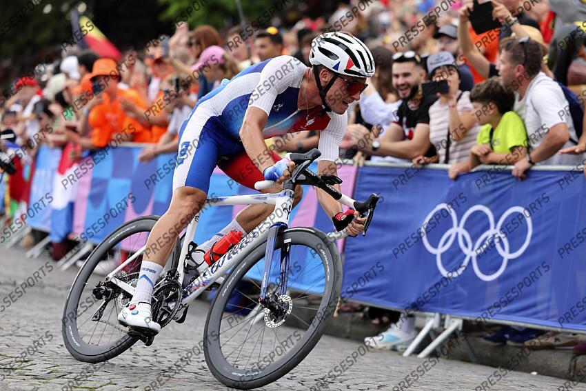 Paris 2024 Olympic Games - Men's Road Race - Paris - Paris 272,1 km - Trocadero - 03/08/2024 - Valentin Madouas (France) - photo Patrick Pichon/SprintCyclingAgency©2024 ROUTE HOMMES 