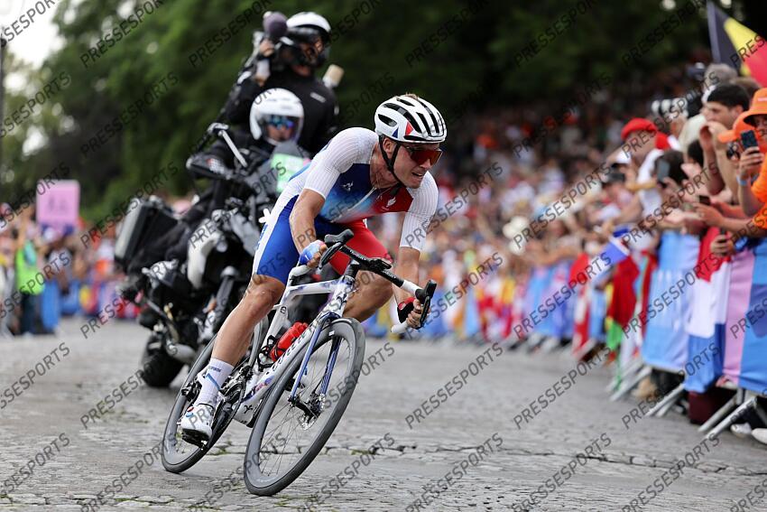 Paris 2024 Olympic Games - Men's Road Race - Paris - Paris 272,1 km - Trocadero - 03/08/2024 - Valentin Madouas (France) - photo Patrick Pichon/SprintCyclingAgency©2024 ROUTE HOMMES 