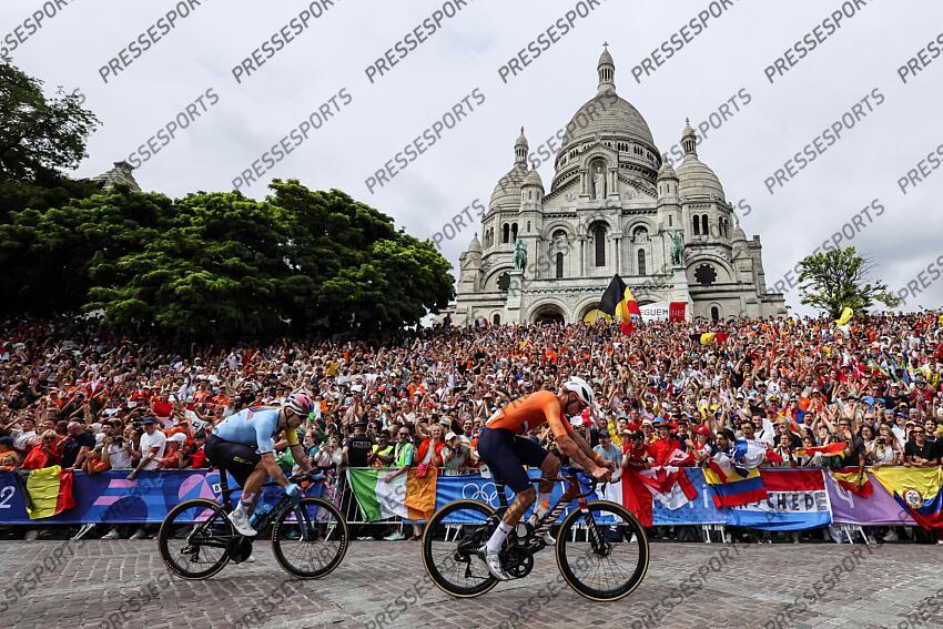 Paris 2024 Olympic Games - Men's Road Race - Paris - Paris 272,1 km - Trocadero - 03/08/2024 - Sacre Coeur - Mathieu Van Der Poel (Netherlands) - Wout Van Aert (Belgium) - photo Patrick Pichon/SprintCyclingAgency©2024 ROUTE HOMMES 