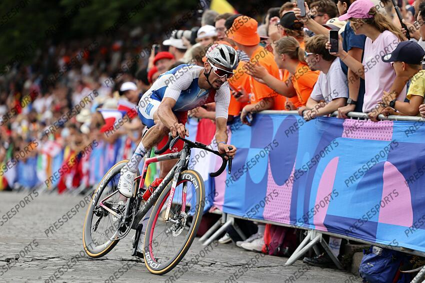 Paris 2024 Olympic Games - Men's Road Race - Paris - Paris 272,1 km - Trocadero - 03/08/2024 - Sacre Coeur - Julian Alaphilippe (FRA - Soudal - Quick Step) - photo Patrick Pichon/SprintCyclingAgency©2024 ROUTE HOMMES 