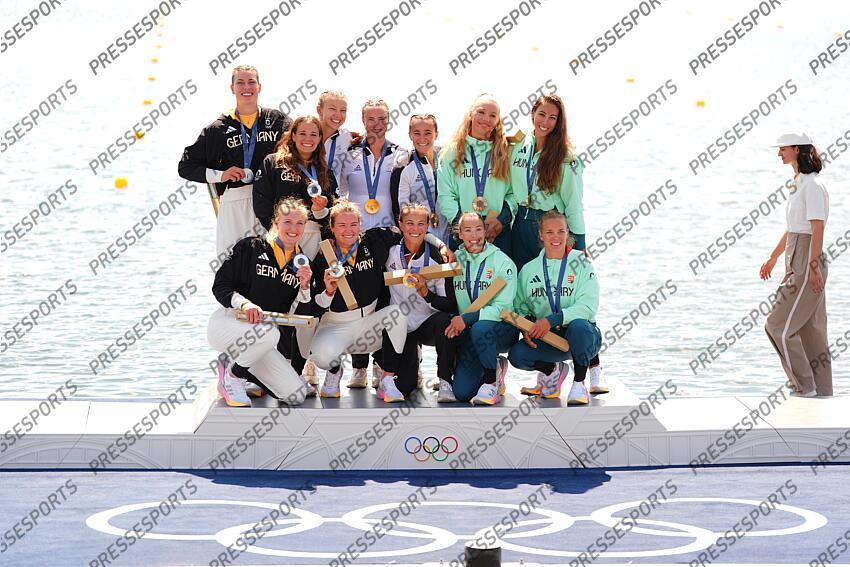 derrière JAGSCH (Pauline) - (ger) - PASZEK (Paulina) - (ger) - vaughan (tara) -(nzl)- brett (olivia) -(nzl)- hoskin (alicia) -(nzl)- GAZSO (Alida Dora) - (hon) - carrington (lisa) -(nzl)- CSIPES (Tamara ) - (hon) - devant BRUESSLER (Sarah) - (ger) HAKE (Jule Marie) - (ger) - FOJT (Sara ) - (hon) - PUPP (Noemi ) - (hon) - K4 500 M FEMMES 